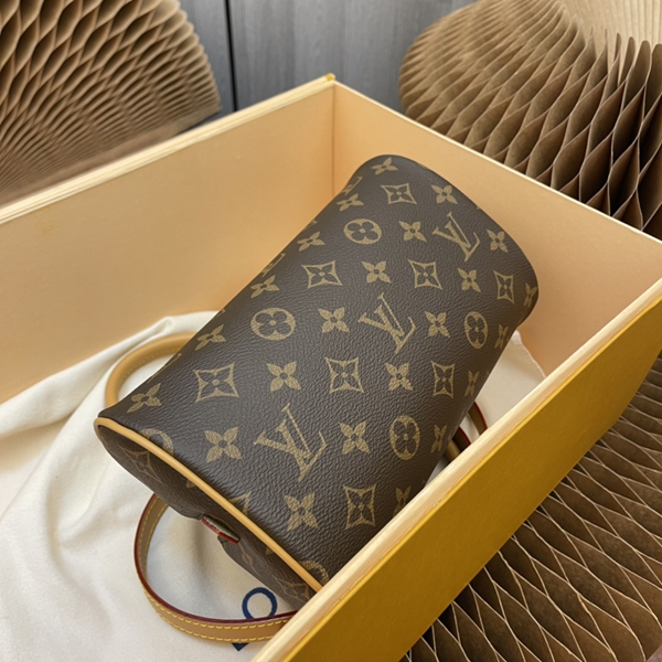 ルイヴィトンバッグ側面デザイン